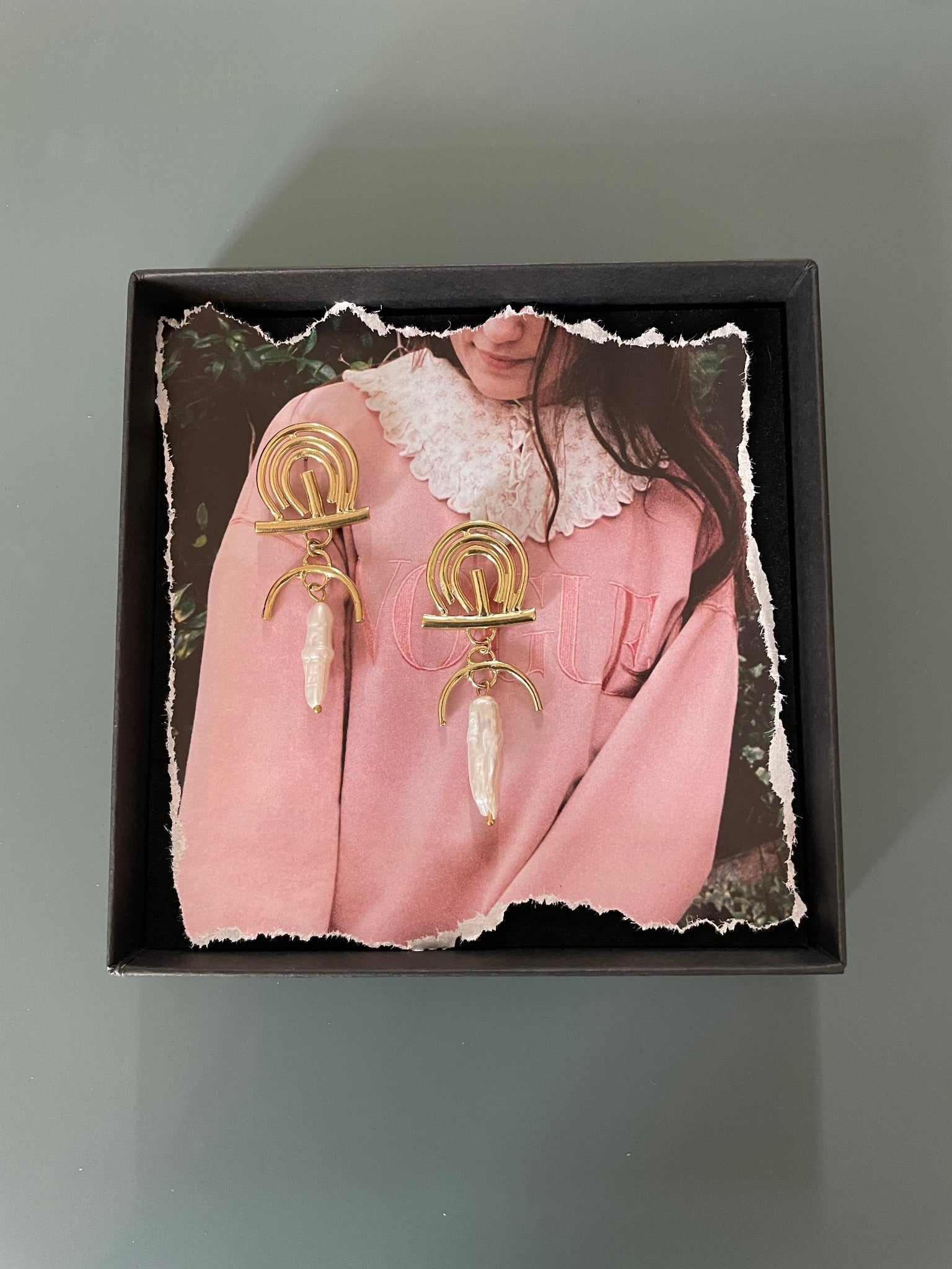 The Dancers Earring (single)