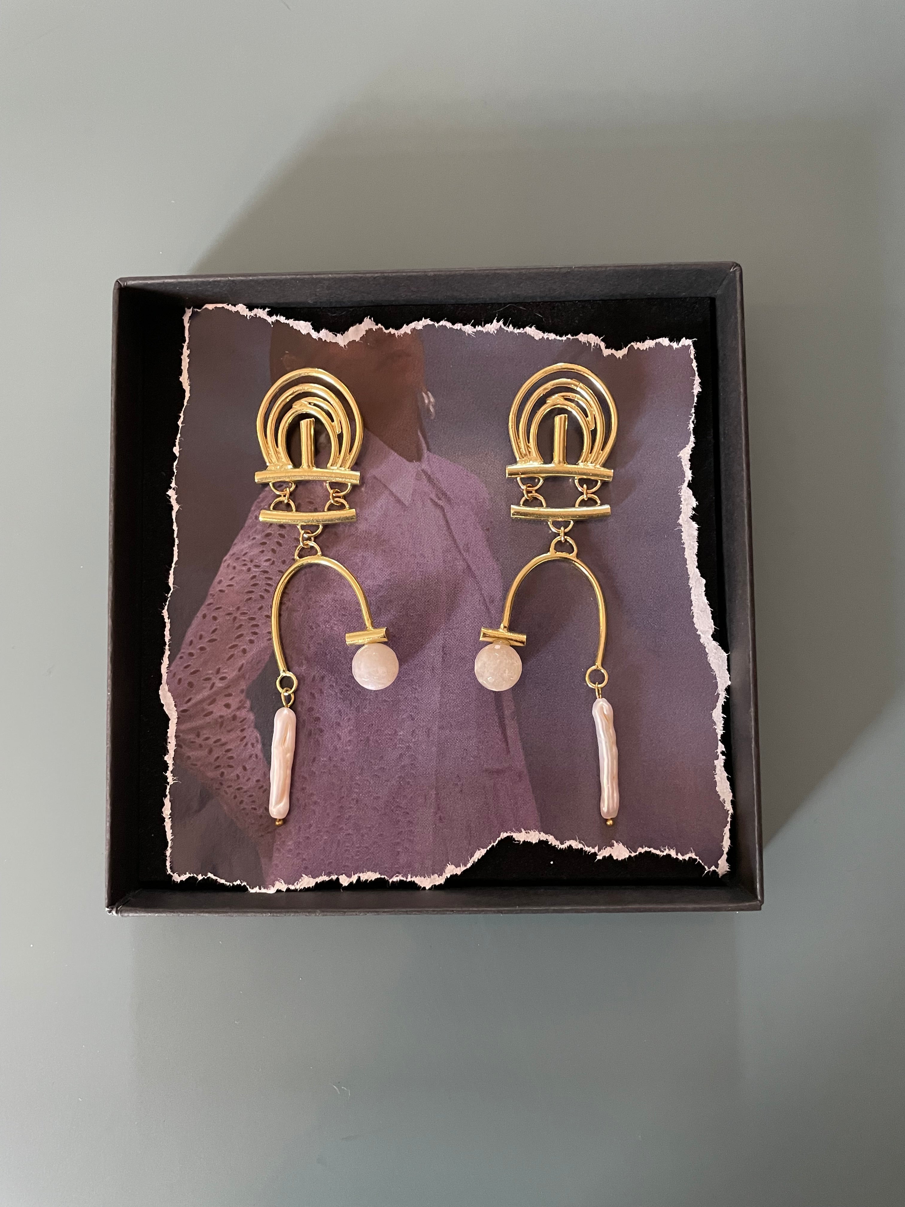 The Strange Ballet Earring (single)
